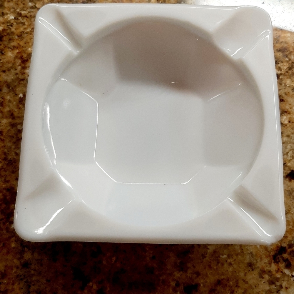 VTG SQUARE MILK GLASS ASHTRAY